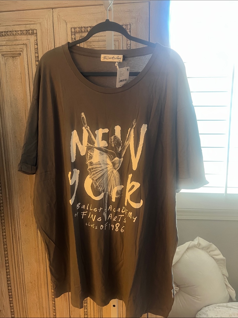 The Laundry Room Grey 'New York' Ballet Graphic Tee